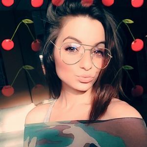 Meet your Posher, Liz